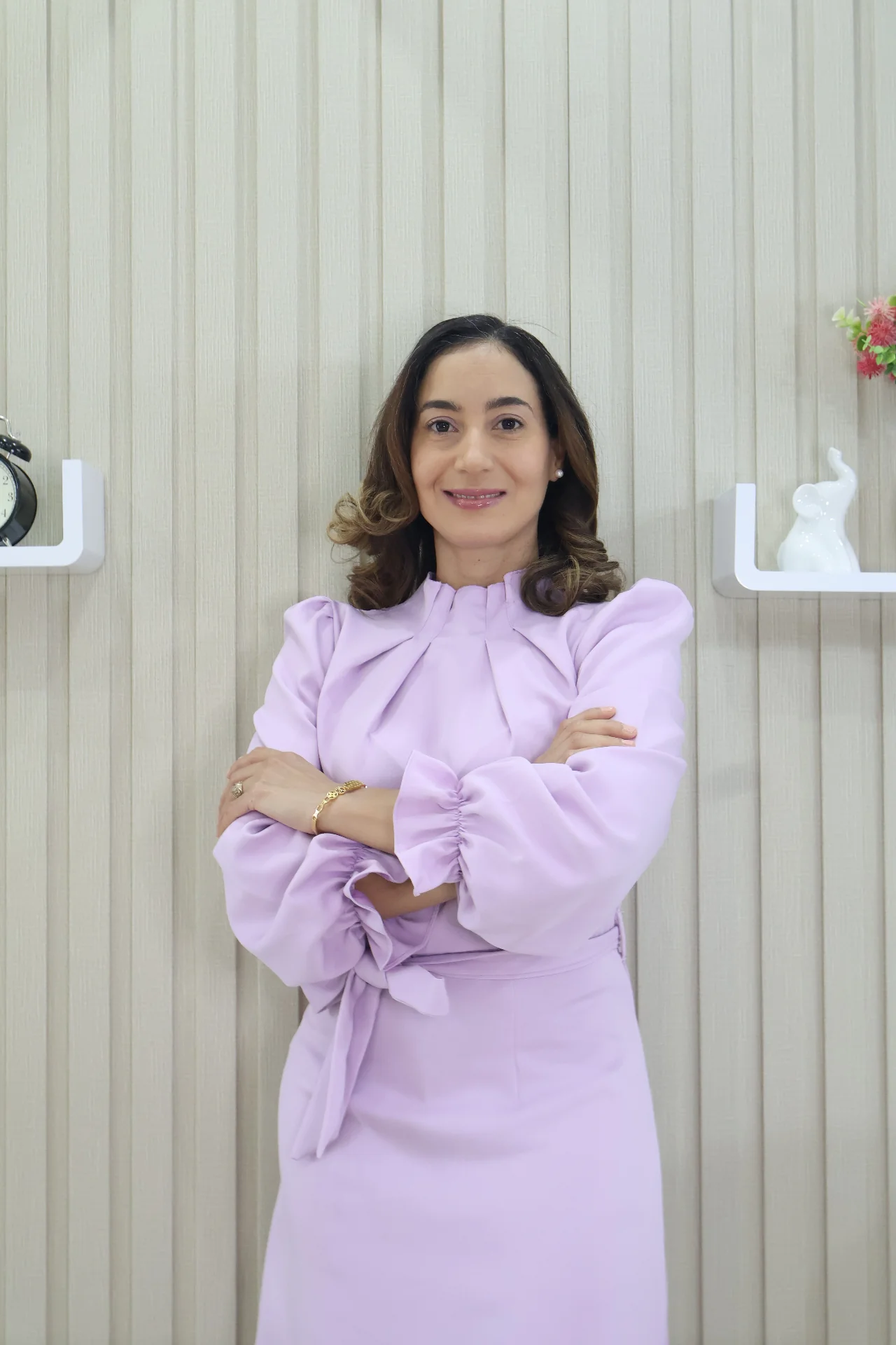 Xiomary Hernández, psicóloga clínica y de la salud, con una blusa lavanda